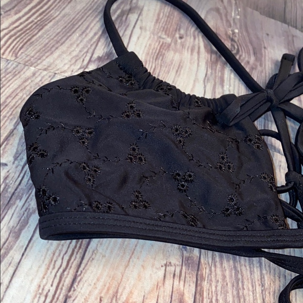 ✌🏻🖤 La hearts black cut out bikini top 🖤✌🏻 - Picture 6 of 7